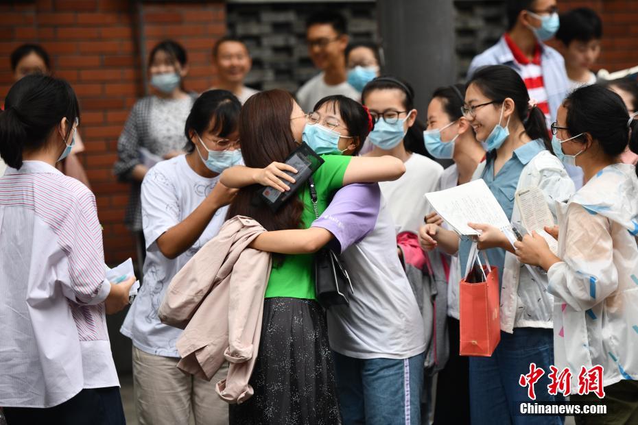 Mais de 10 milhões de estudantes participarão do vestibular da China