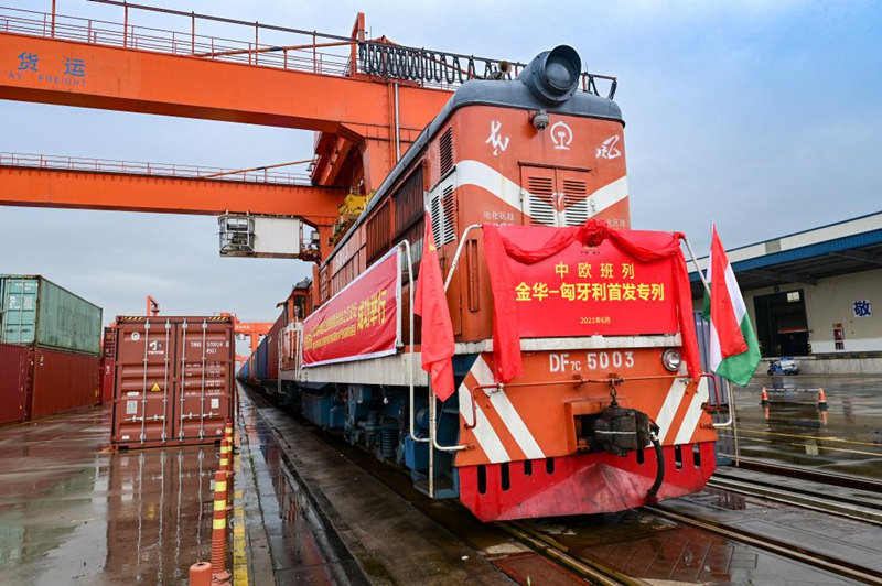 China inaugura rota de trem de carga para Hungria