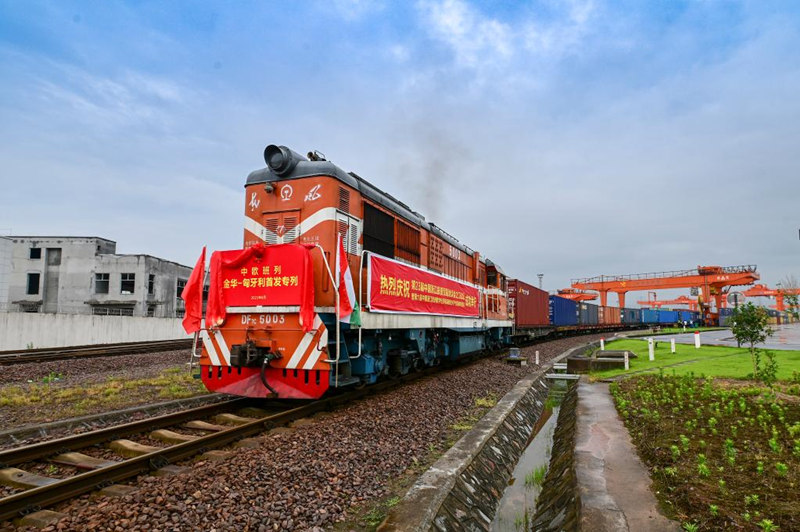 China inaugura rota de trem de carga para Hungria