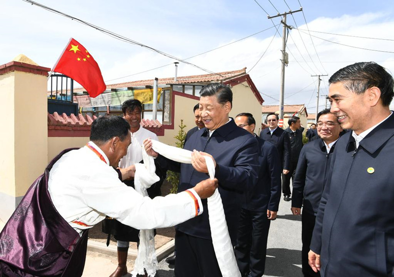 Xi inspeciona distrito de Gangcha em Qinghai