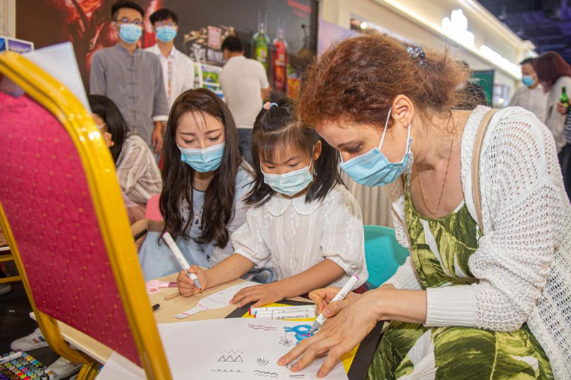 Expo China-PECO é inaugurada no leste da China