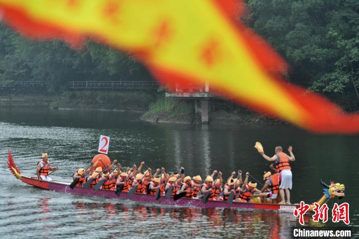 Chongqing dá boas-vindas ao Festival de Barcos-Dragão