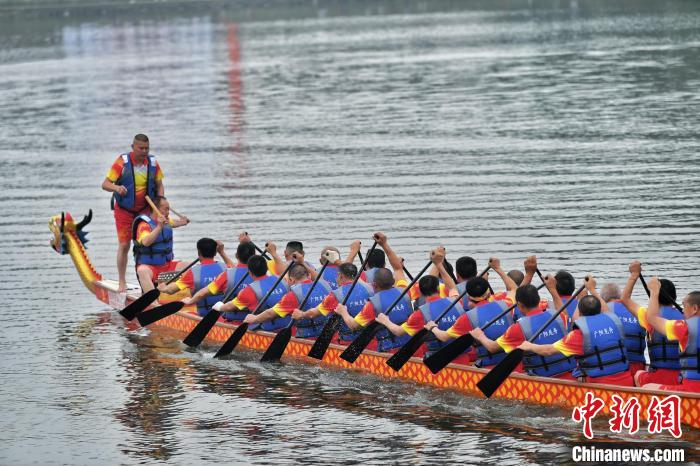 Chongqing dá boas-vindas ao Festival de Barcos-Dragão