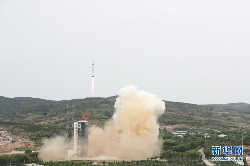 China lança 4 satélites com recurso a foguete transportador