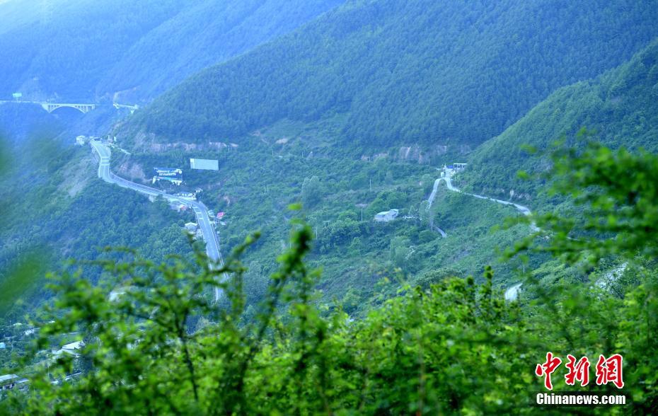 Galeria: ponte Xingkang facilita transporte na Prefeitura Autônoma Tibetana de Garzê