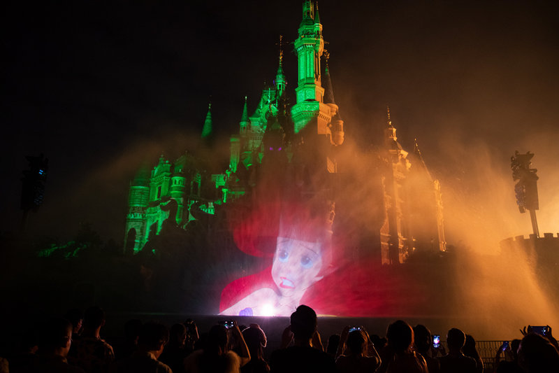 Shanghai Disney Resort apresenta show de luzes para 5º aniversário 