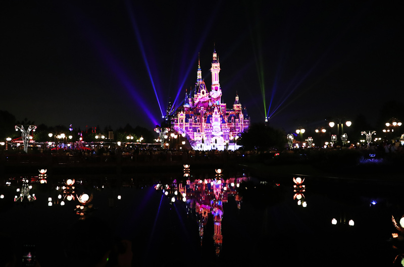 Shanghai Disney Resort apresenta show de luzes para 5º aniversário 