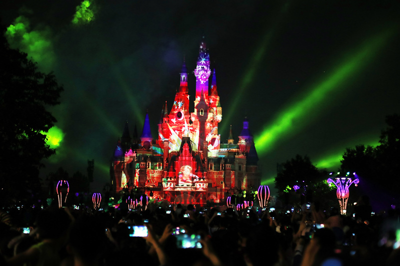 Shanghai Disney Resort apresenta show de luzes para 5º aniversário 