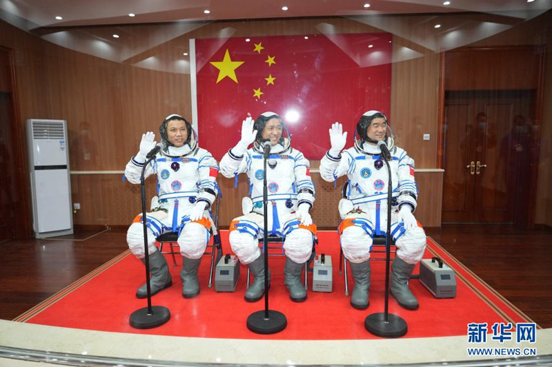 Realizada cerimônia de despedida para astronautas chineses da missão Shenzhou-12