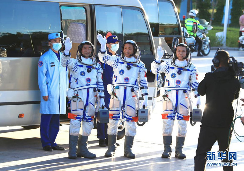 Realizada cerimônia de despedida para astronautas chineses da missão Shenzhou-12