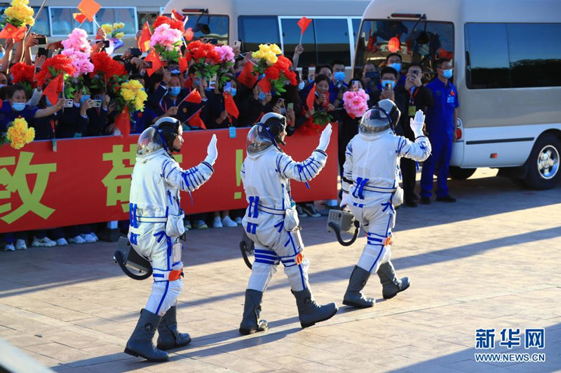 Realizada cerimônia de despedida para astronautas chineses da missão Shenzhou-12