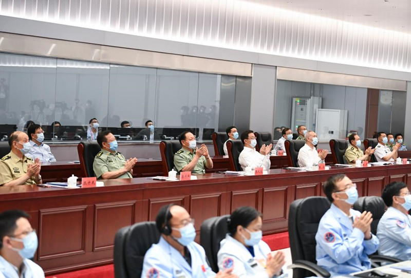 Vice-premiê chinês congratula membros da missão Shenzhou-12