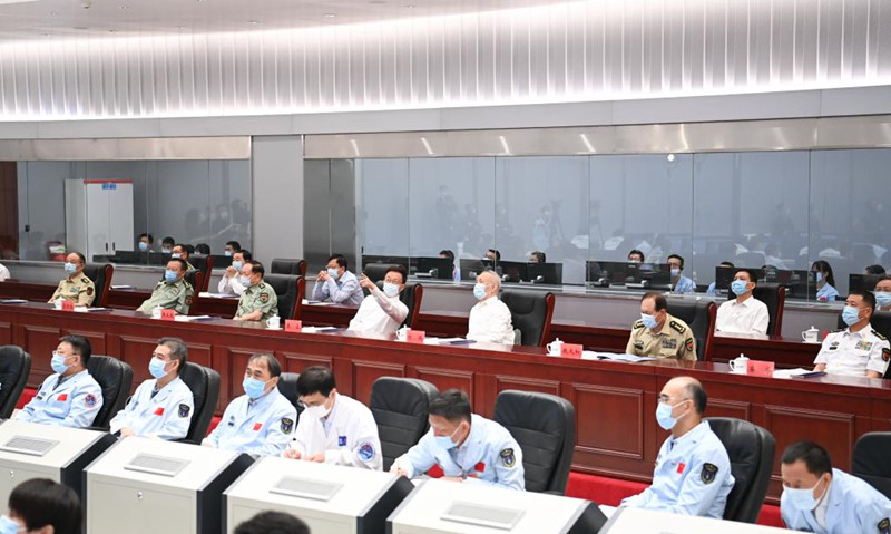 Vice-premiê chinês congratula membros da missão Shenzhou-12