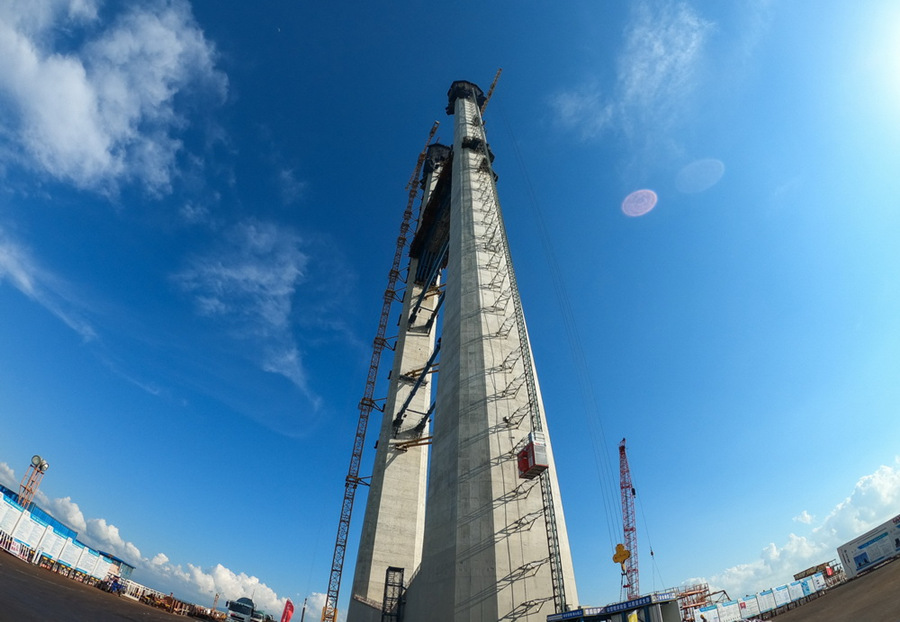 Torre de cabos leste da ponte Lingdingyang é concluída