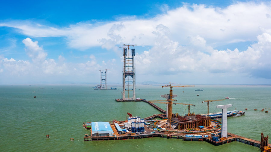 Torre de cabos leste da ponte Lingdingyang é concluída