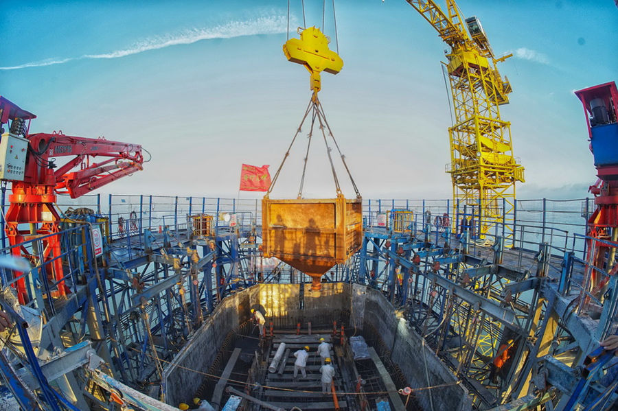 Torre de cabos leste da ponte Lingdingyang é concluída