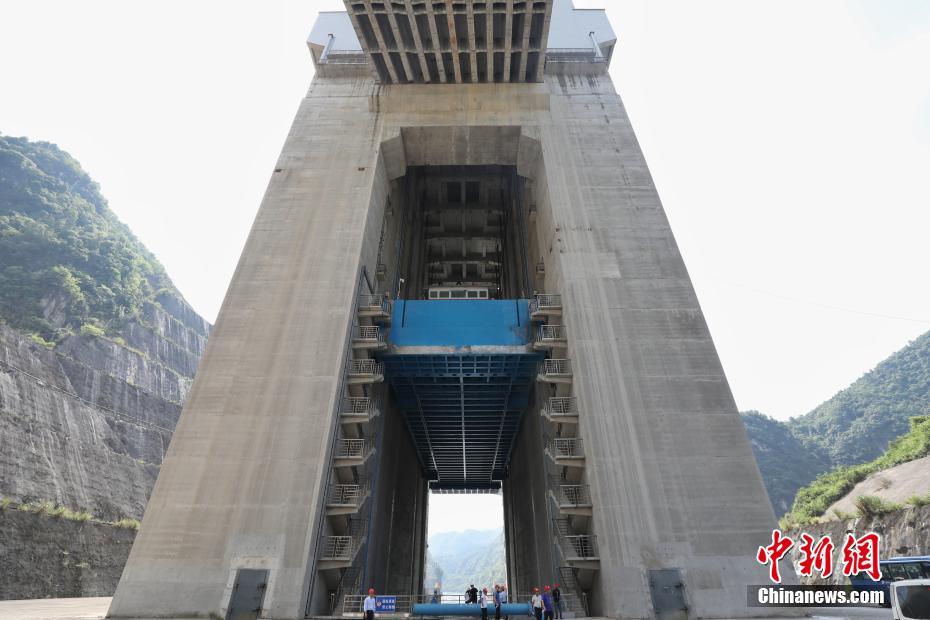 Guizhou: edifício navegável mais alto do mundo é colocado em operação experimental