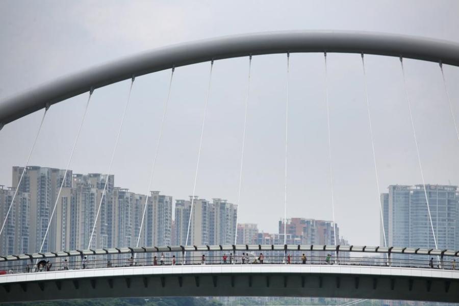 Guangzhou: nova passarela aberta no Rio das Pérolas