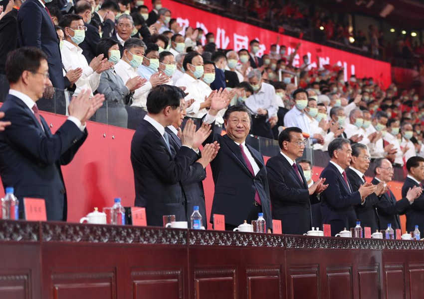 China realiza performance artística para celebrar o centenário do PCCh