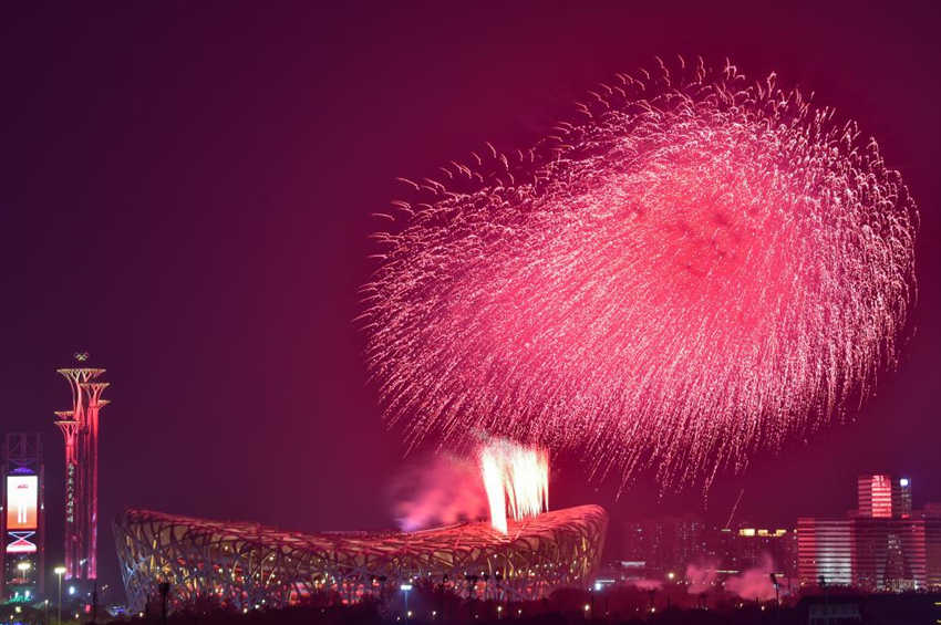 China realiza performance artística para celebrar o centenário do PCCh