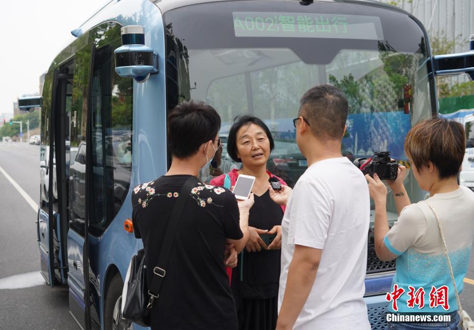 Henan lança automóveis de direção autônoma ao público