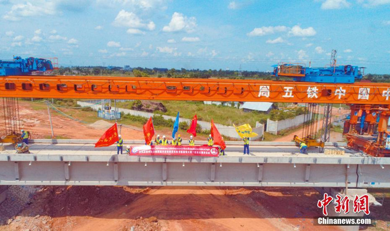 Construção da ponte principal da ferrovia China-Laos é concluída 