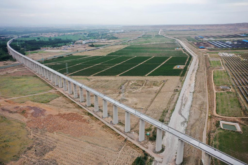 Construção de ferrovia de alta velocidade segue em andamento no noroeste da China