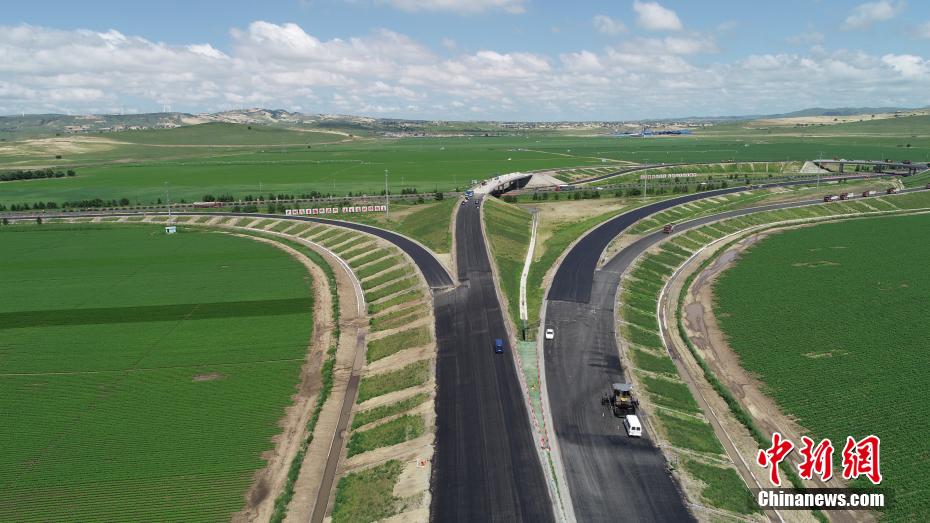 Rodovia promove desenvolvimento de recursos turísticos na Mongólia Interior