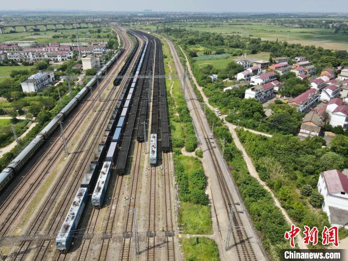 Jiangxi redistribui trens para satisfazer necessidades de carvão e gerar energia no verão  