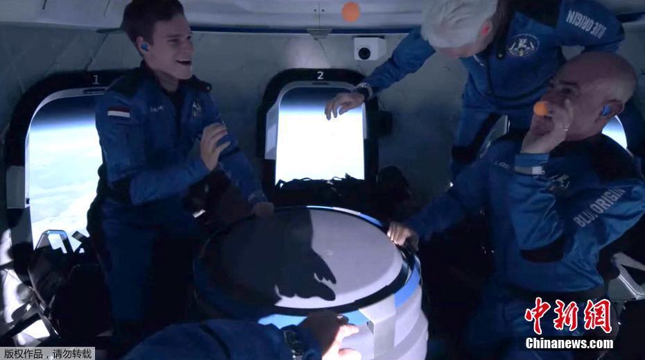 Blue Origin completa primeira viagem ao espaço com humanos