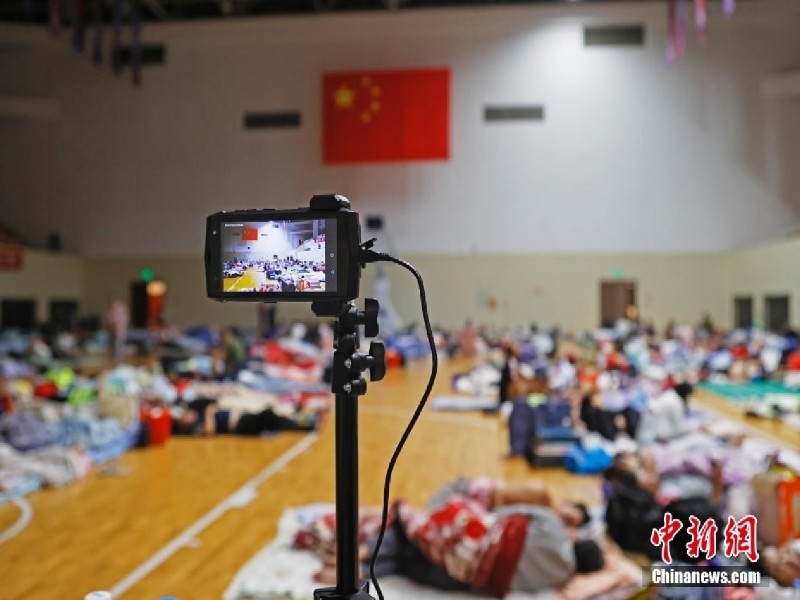Shanghai abriga pessoas infetadas pelo tufão In-Fa no ginásio