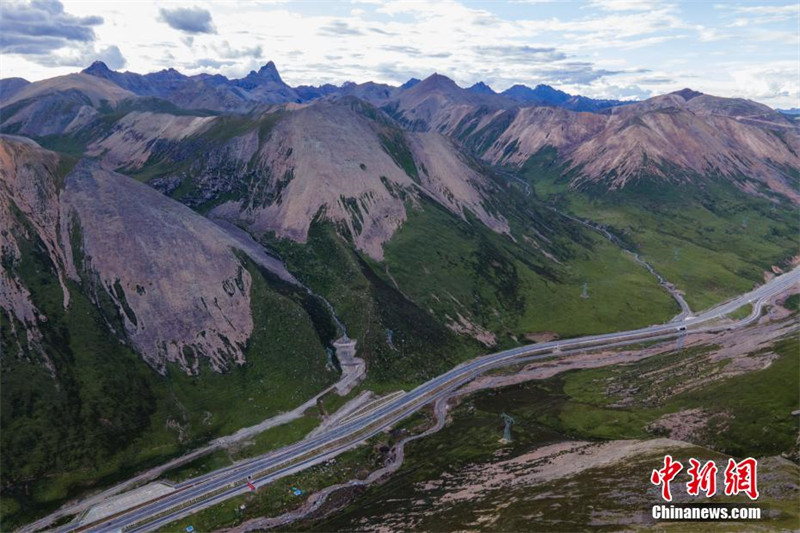 Galeria: rodovia Lhasa-Linzhi, uma das principais artérias de transporte do Tibete