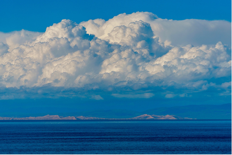 Paisagens idílicas ao longo do Lago Qinghai