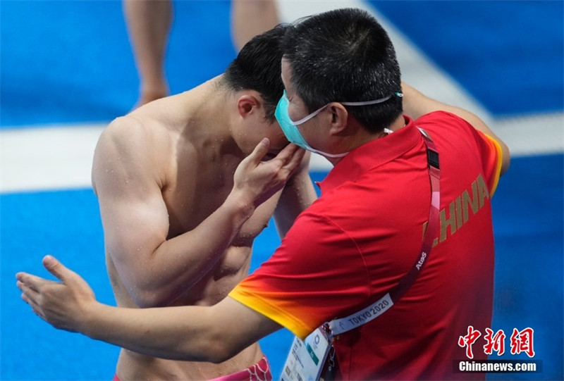Olimpíadas: Xie Siyi conquista medalha de ouro no salto de trampolim de 3m masculino 