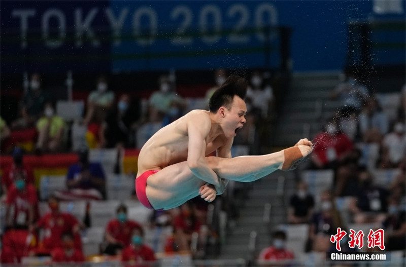 Olimpíadas: Xie Siyi conquista medalha de ouro no salto de trampolim de 3m masculino 