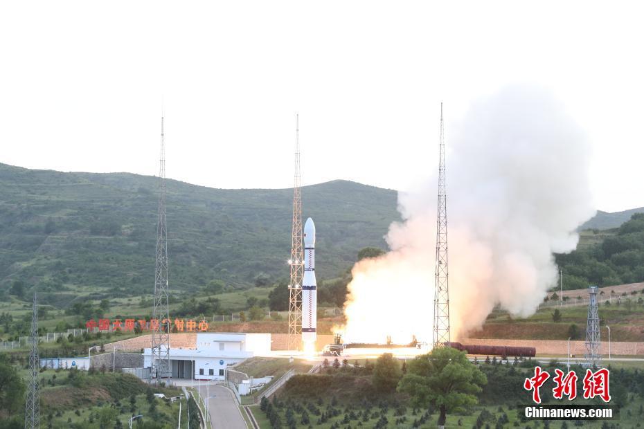 China envia dois satélites de multimídia com sucesso