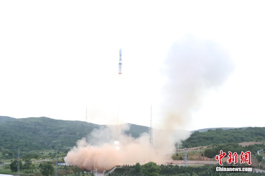 China envia dois satélites de multimídia com sucesso