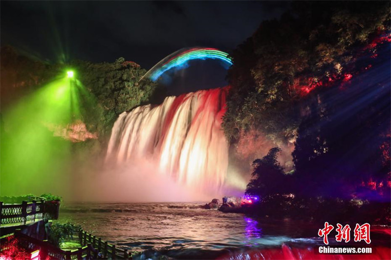 Galeria: paisagem noturna da cachoeira Huangguoshu em Guizhou