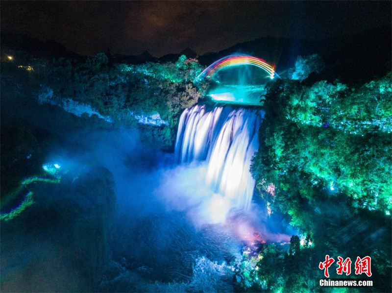 Galeria: paisagem noturna da cachoeira Huangguoshu em Guizhou