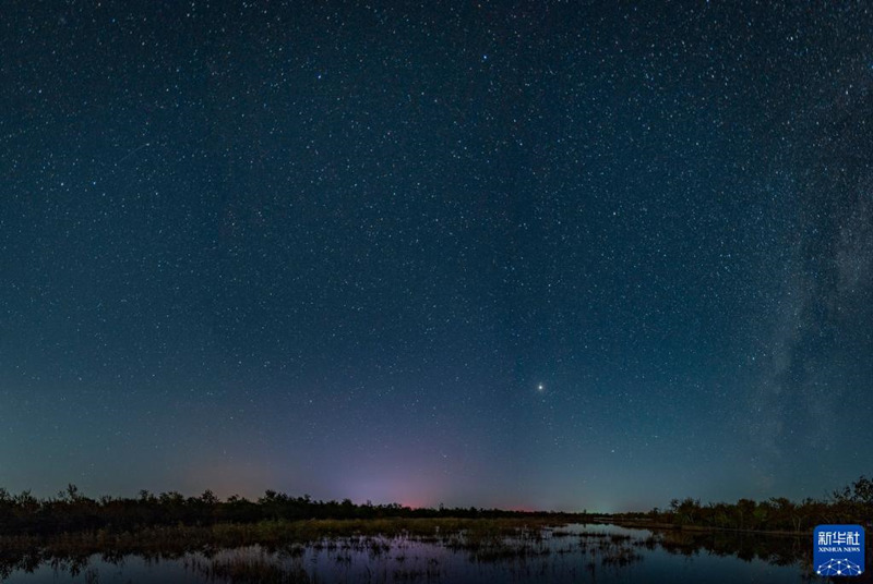 Céu estrelado é pitoresco em Wudalianchi   