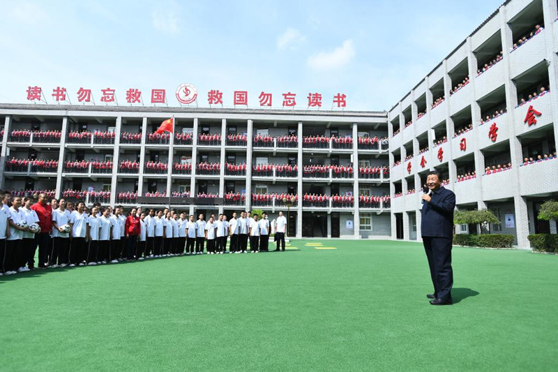 Xi inspeciona distrito de Suide no noroeste da China