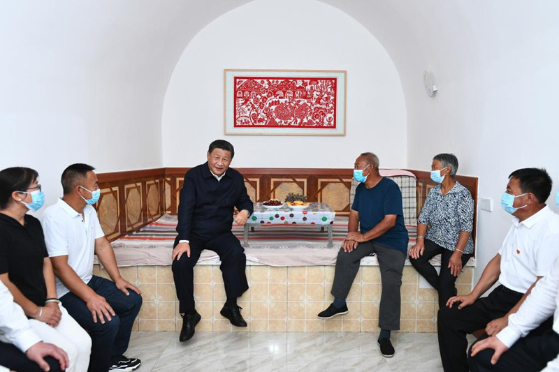 Xi inspeciona distrito de Suide no noroeste da China