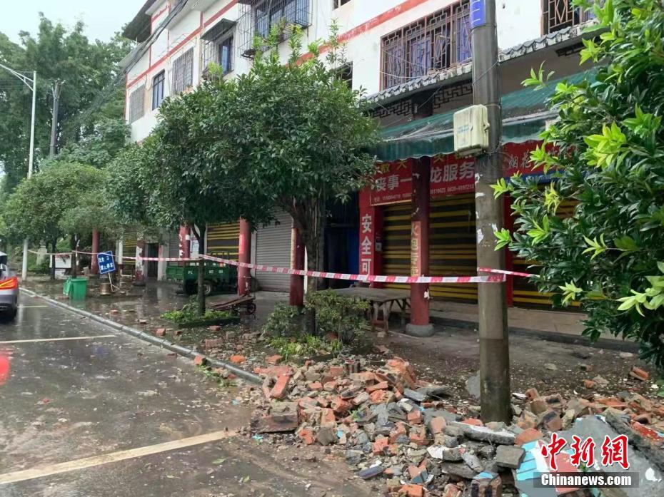 China: terremoto de magnitude 6,0 em Sichuan mata 2 e fere 3