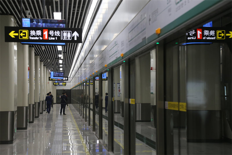 Metrô de Zhengzhou retoma circulação em 6 linhas após reparações de danos causados por cheias