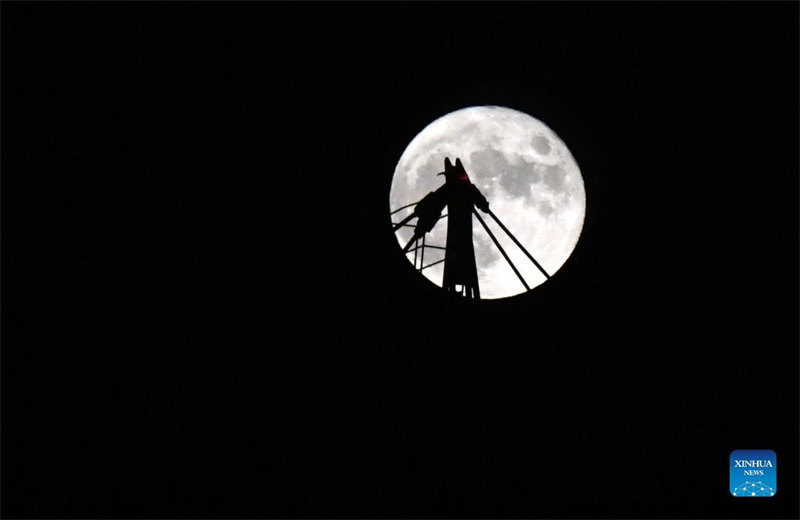 Galeria: Festival da Lua comemora a maior lua cheia do ano