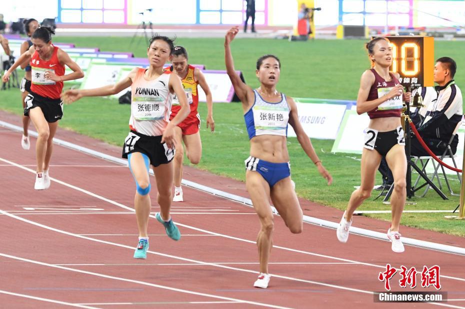 Zhang Xinyan conquista medalha de ouro nos 5000m