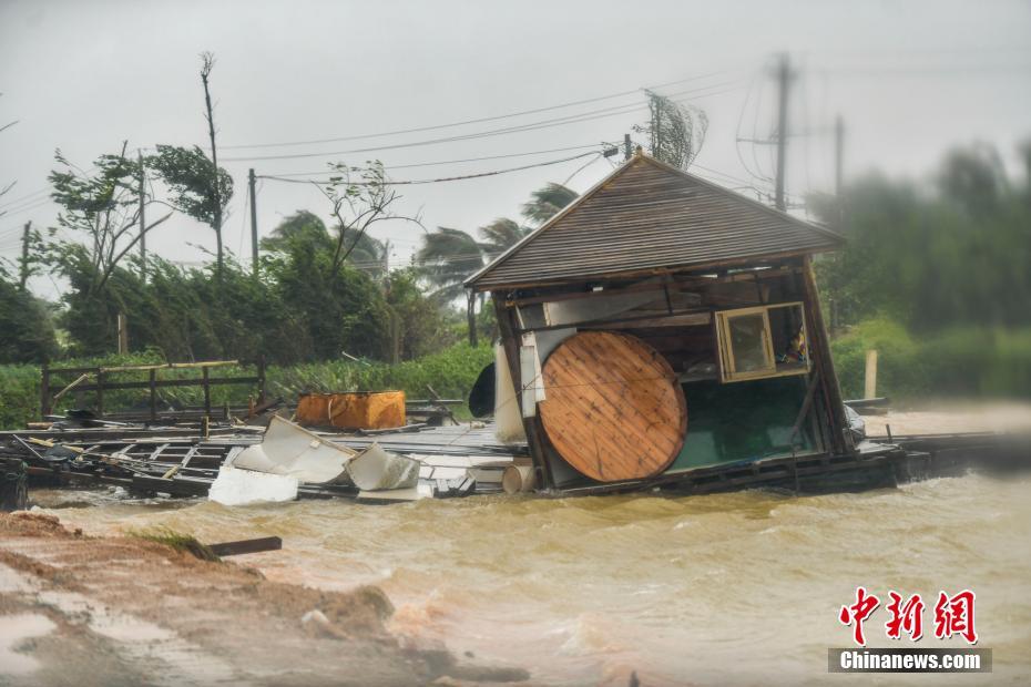 Cidades costeiras do sul da China são afetadas por tufão Kompasu