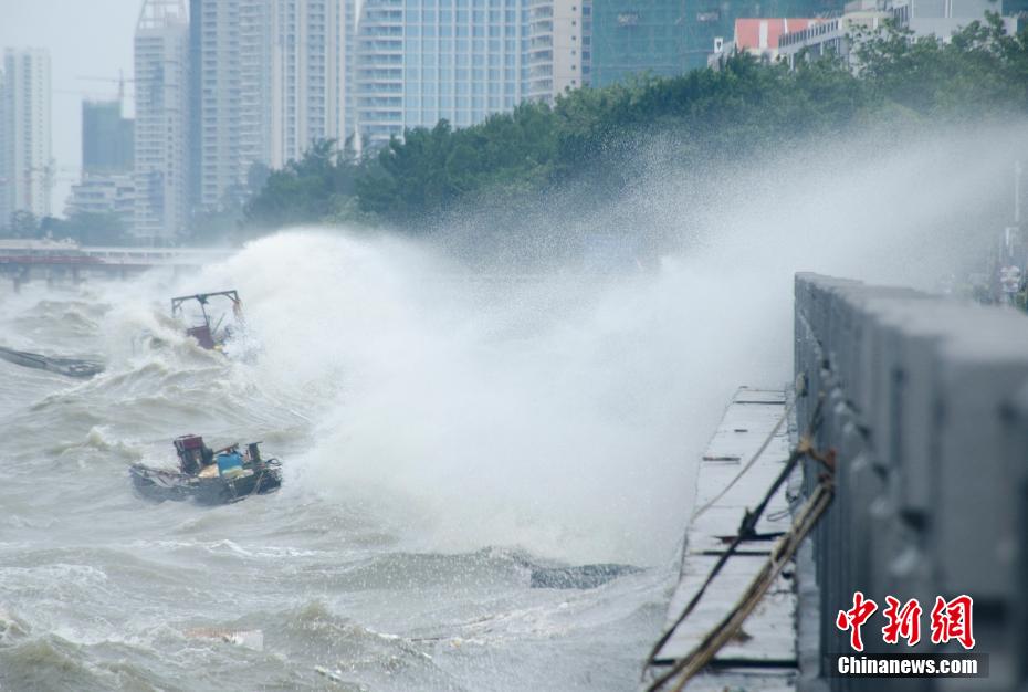 Cidades costeiras do sul da China são afetadas por tufão Kompasu