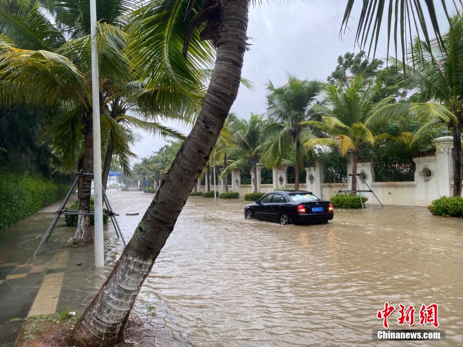 Cidades costeiras do sul da China são afetadas por tufão Kompasu