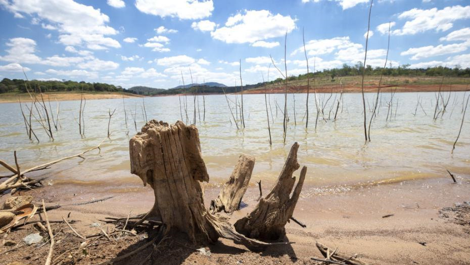 Brasil: água armazenada no maior reservatório em São Paulo não atinge 30% devido à seca